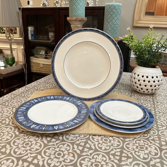 Royal Doulton Atlanta Fine Bone China 5 Pc Place Setting Blue Silver Greek Theme - Picture 1 of 10